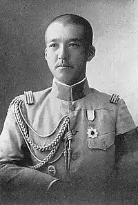 卒業徽章を佩用した陸軍騎兵中佐当時の壬生基義（1912年頃）