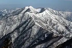 小津権現山から望む冬の花房山（2013年1月13日）