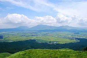 阿蘇外輪山と白川水源、一心行の桜を巡るみち