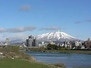 岩手山と盛岡市街