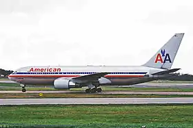 アメリカン航空のボーイング767-200ER（N334AA）