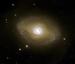 NGC 6782: 半径の異なる3つの環と棒状構造を持つ渦巻銀河(SB(r)0/a型)