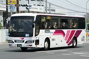 西日本鉄道社番9905/福岡200か 1760（日産ディーゼルPKG-RA274RBN）ハイデッカーに変更された昼行用2+1列シート