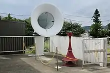 屋外展示物（霧信号ラッパと浮標電磁ホーン）