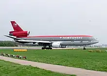 マクドネル・ダグラス DC-10-30主翼下と尾部に配置