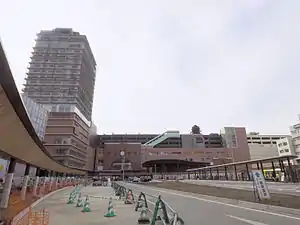 大分駅府内中央口（2015年1月撮影）駅ビル付近が要町にあたる。