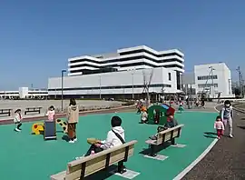 藤田医科大学岡崎医療センター、駅南中央公園