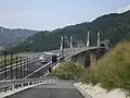 側道からの近江大鳥橋（写真奥は金勝山トンネル）