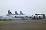 P-3C（ハイビジ塗装）手前