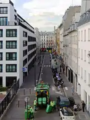 プロムナード・プランテから見るモロー通り (Rue Moreau vue depuis la Promenade plantée)。ドメニル通り側からシャラントン通り方向を見る。