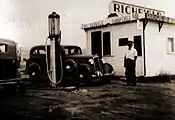 1930年のガソリンスタンド