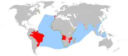 ポルトガル海上帝国 - 赤色：1410年 - 1999年までにポルトガルが支配したことのある領域ピンク：探検など水色：制海権を得たことのある海域