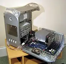 Power Mac G4 (Mirrored Drive Doors)のケースを開けた状態