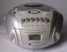 2000年代頃のCDラジカセ（オーム電機製）