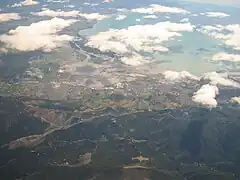 上空からみるリッチモンド。右側にネルソンが見える。