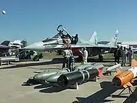 2005年のMAKSに出展されたMiG-29（ベラルーシ空軍のMiG-29BMの可能性もあるが、詳細は不明）。MiG-29NやMiG-29SMTと同じ場所に、MiG-29SMPと同型の固定式のプローブを装備している。