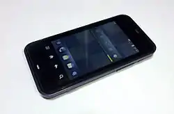 IS03（Androidスマートフォン）