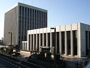 埼玉りそな銀行 本部棟（左奥）・さいたま営業部（右手前）さいたま市浦和区