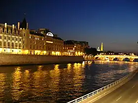 セーヌ河岸の夜景