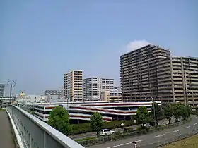 泉北高速鉄道線光明池駅周辺のマンション群（大阪府堺市南区鴨谷台付近）