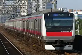 京葉線を走行する5000番台、10両固定編成（2018年5月16日 市川塩浜駅）