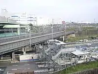 湾岸道路上の跨道橋