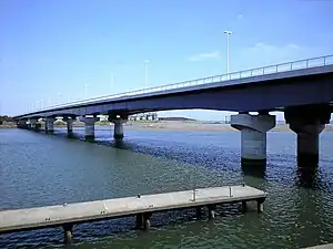 湘南大橋 (2010年4月撮影)