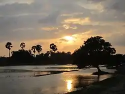 ラグーンの向こうに沈む夕日