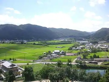 川口の猿掛山の墓地から南を望む