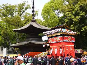 山車と多宝塔（重要文化財）