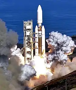 第4発射施設東射点 (VAFB SLC-4E) から打ち上げられるタイタンIVロケット（2005年10月19日）