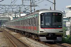 田園都市線用の5000系（5102F）（2007年8月 市が尾駅）