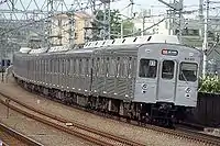 前面赤帯無しの8039F2・4・7号車（写真左から）は車体断面の異なる12-3次の軽量構造車