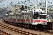 東横線9000系9006F TOQ-BOX号虹色装飾（2004年11月3日、多摩川）