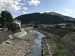 中央：大陰山溶岩ドーム右後方：段原山溶岩ドーム