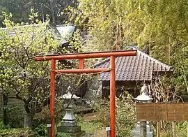 月山神社、本殿と大師堂