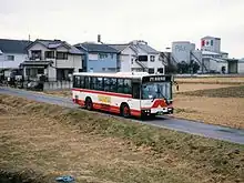 岡崎駅前 - 福岡町間のバス専用道路を走る名鉄バス