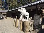 本殿横の猪