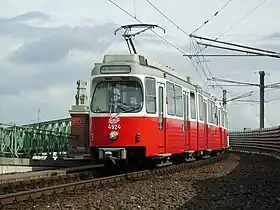 ウィーン（ウィーン地下鉄6号線）（2車体連接車）