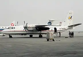 長安航空のY-7-100（1997年　北京国際空港）