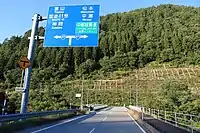 高原川に架かる柳橋、この先が終点で、国道471号に接続する、高山市上宝町見座