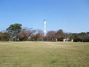 夜宮公園（慰霊塔前の広場）