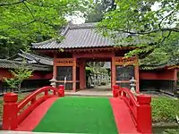 涼ヶ岡八幡神社随神門